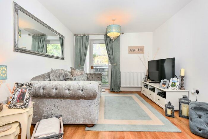 2 Bedroom Apartment To Rent In Kingsquarter, Maidenhead, SL6