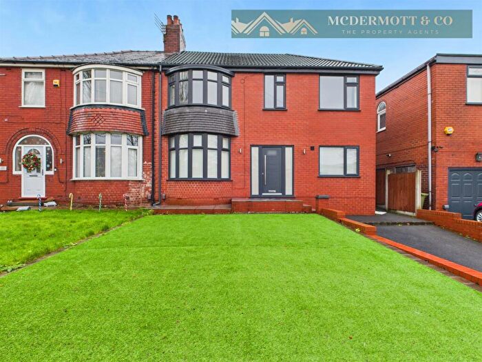 4 Bedroom Semi Detached House For Sale In Broadway, Chadderton, Oldham, OL9
