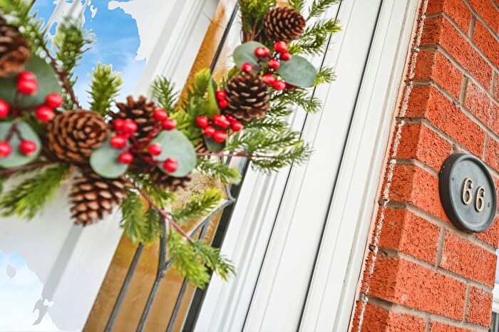 3 Bedroom Semi Detached House For Sale In Hadleigh Close, Great Sankey, Warrington, Cheshire, WA5