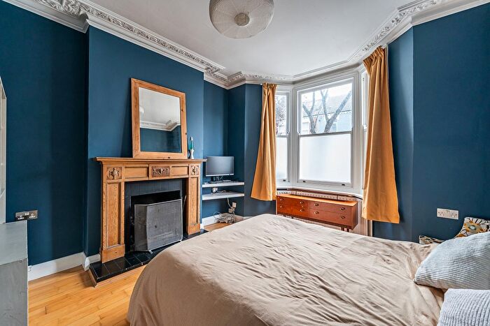 2 Bedroom Flat To Rent In Raeburn Street, London, SW2