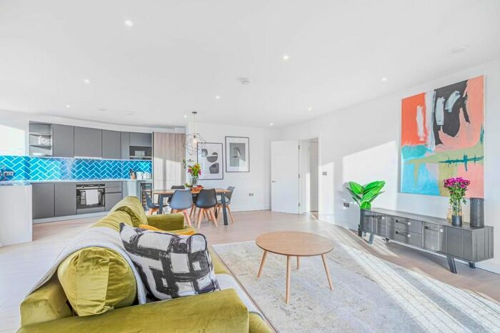 3 Bedroom Flat To Rent In Gorsuch Place, London, E2