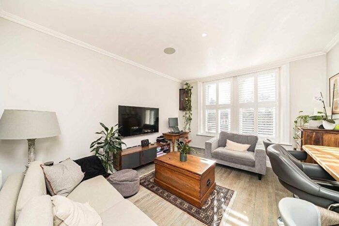 2 Bedroom Flat To Rent In Hopton Road, Streatham, SW16