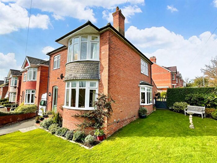 3 Bedroom Detached House For Sale In Icen Road, Weymouth, DT3