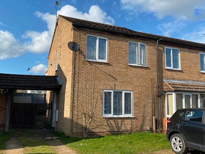 3 Bedroom Semi-Detached House To Rent In Chestnut Avenue, NN17