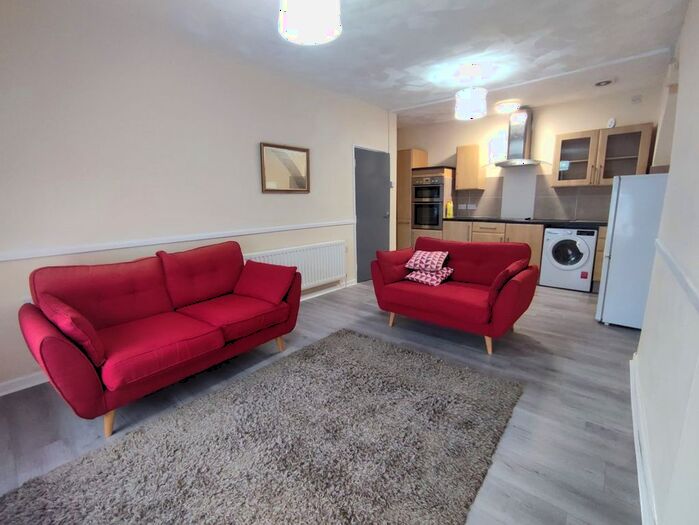 2 Bedroom Flat To Rent In Clare Street, Cardiff, CF11