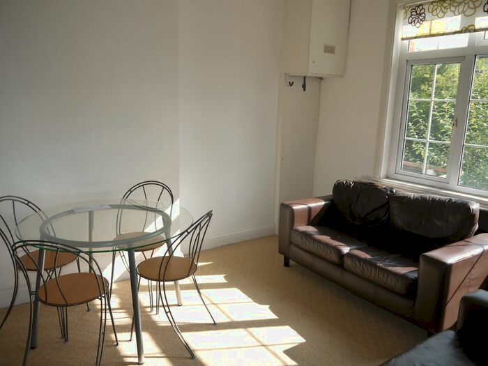 1 Bedroom Flat To Rent In Woodstock Road, London, NW11
