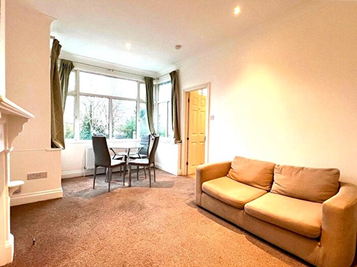 1 Bedroom Flat To Rent In Kent Gardens, Ealing, W13