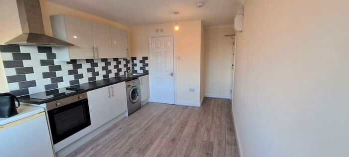 Flat To Rent In High Street, Strood, Rochester, ME2