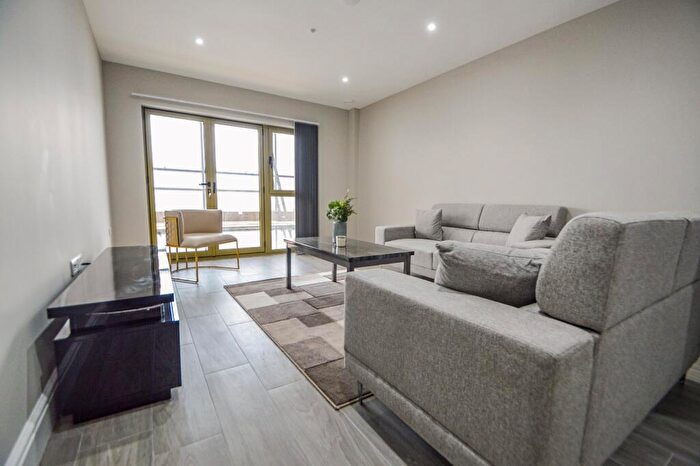 2 Bedroom Apartment To Rent In Station Road, Langley, Slough, Berkshire, SL3