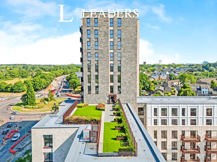 2 Bedroom Apartment To Rent In Burnt Mil, CM20