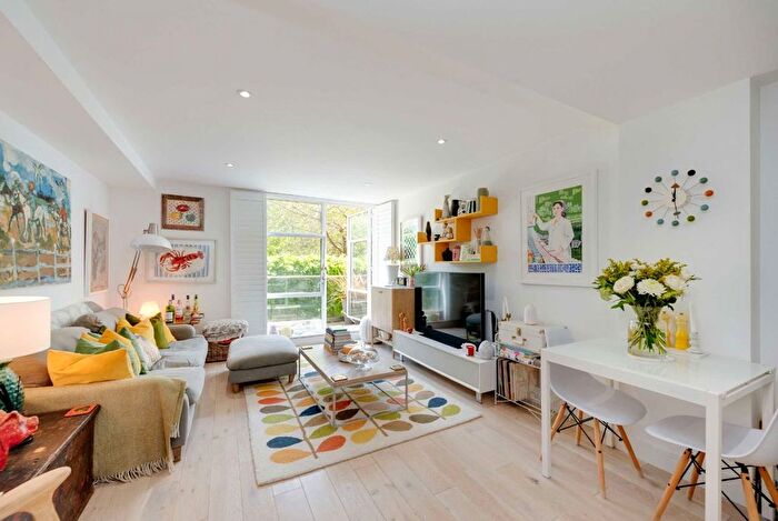 1 Bedroom Flat For Sale In Great West Road, Brentford, TW8