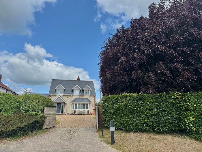 4 Bedroom Detached House For Sale In Upavon, Wiltshire, SN9