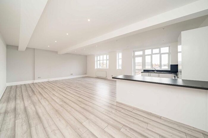 2 Bedroom Flat To Rent In Wandsworth High Street, London, SW18