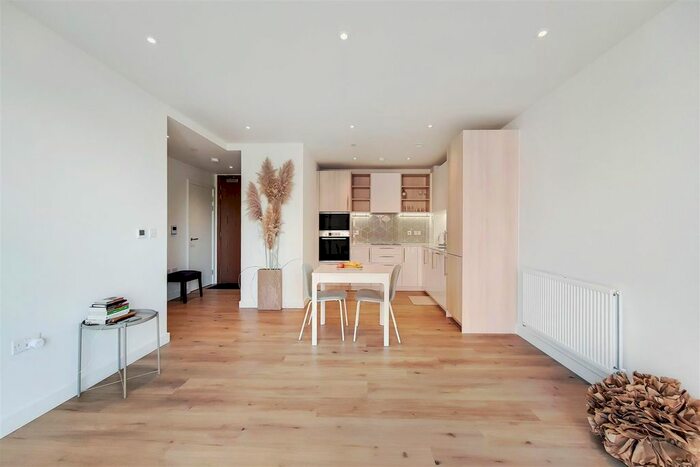 1 Bedroom Flat To Rent In Blenheim Mansions, Clarendon, Mary Neuner Road, London, N8