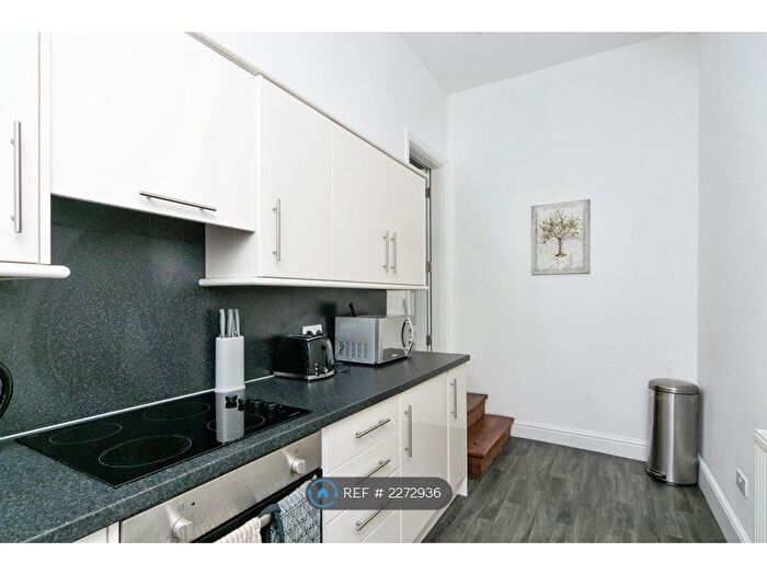 2 Bedroom Flat To Rent In Carmen Sylva Rd, Llandudno, LL30