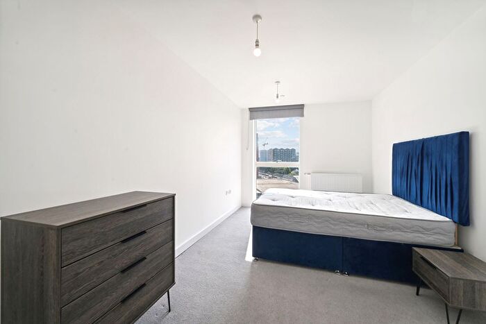 1 Bedroom Flat To Rent In Stylus Place, Hayes, UB3