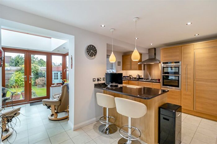 3 Bedroom Detached House For Sale In Williamson Way, Mill End, Rickmansworth, WD3