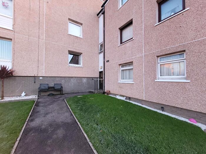 2 Bedroom Flat To Rent In Dochart Terrace, Menzieshill, Dundee, DD2
