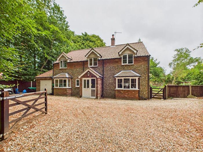 3 Bedroom Detached House For Sale In Sandy Lane, Aylmerton, Norwich, NR11