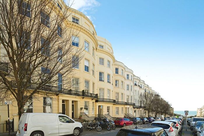 2 Bedroom Flat For Sale In Brunswick Place, Hove, BN3