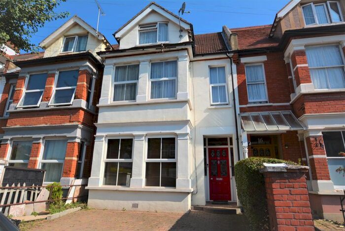 2 Bedroom Flat To Rent In Christchurch Road, Southend-On-Sea, SS2