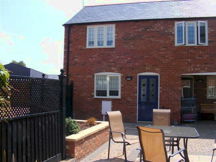 1 Bedroom Mews To Rent In Martins Yard, Market Harborough, Leicestershire, LE16