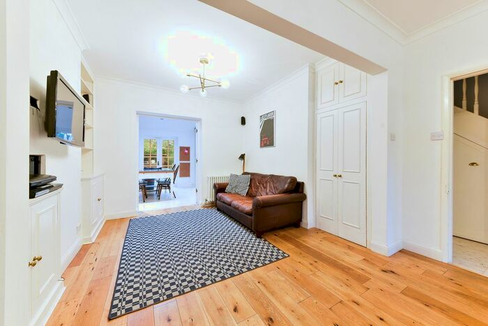4 Bedroom Property To Rent In Crestway, London SW15