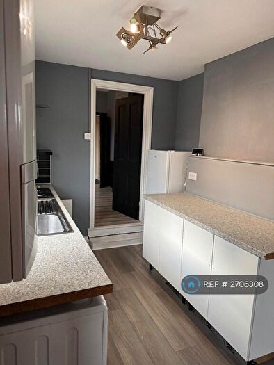 2 Bedroom Flat To Rent In Nutfield Road, Merstham, Redhill, RH1