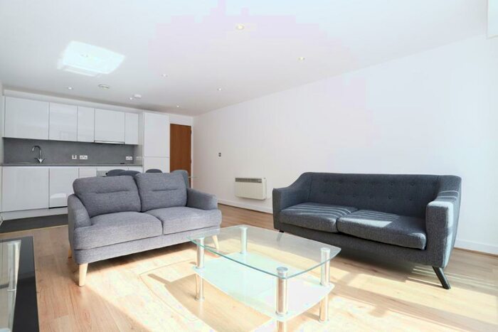 2 Bedroom Apartment To Rent In The Spectrum Liverpool, L1