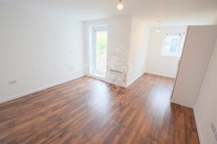 1 Bedroom Apartment To Rent In Grand Union Place, SL2