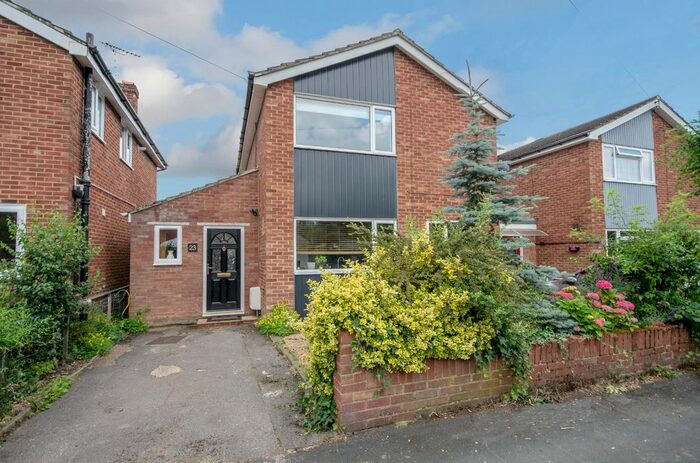 3 Bedroom Detached House To Rent In Shales Road, Bitterne Village, Southampton, SO18