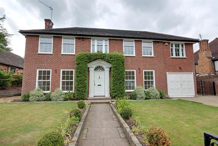 4 Bedroom Detached House To Rent In Northcliffe Drive, London, N20