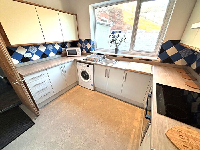 4 Bedroom House Of Multiple Occupation To Rent In Delamere Road, Southsea, Portsmouth, PO4