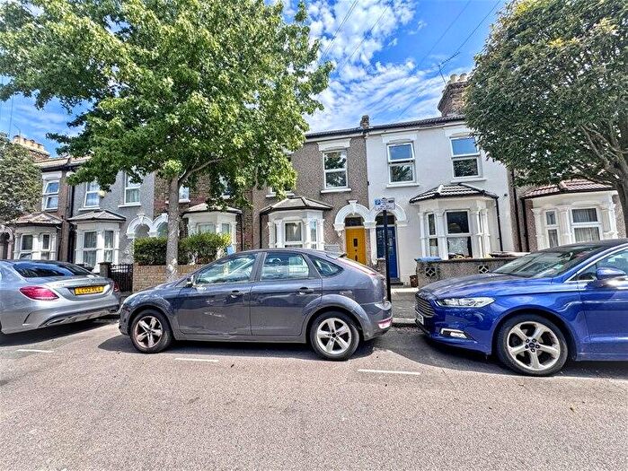 4 Bedroom House To Rent In Chicherster Road, Leytonstone, E11