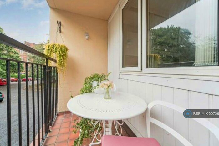 2 Bedroom Flat To Rent In Queen Margaret Court, Glasgow, G20