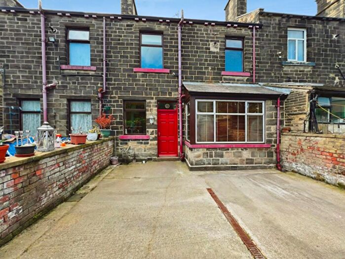3 Bedroom Terraced House For Sale In Elmwood Place, Bradford, BD2