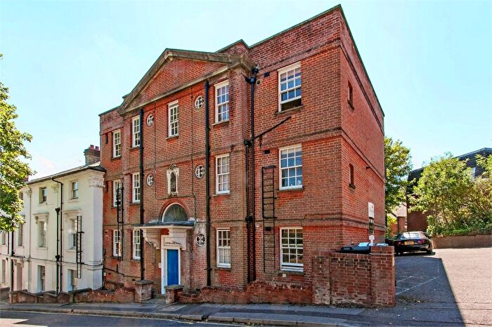 2 Bedroom Flat To Rent In Clifton Road, Winchester, Hampshire, SO22