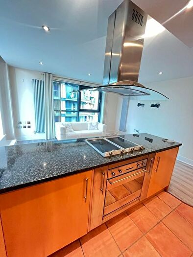 2 Bedroom Flat To Rent In Millharbour, South Quay, Canary Wharf, London, E14