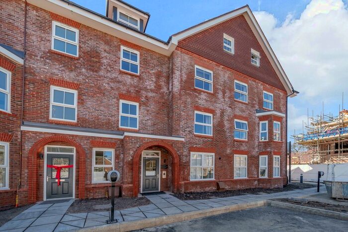 2 Bedroom Flat To Rent In Albright Gardens, Walton On Thames, KT12