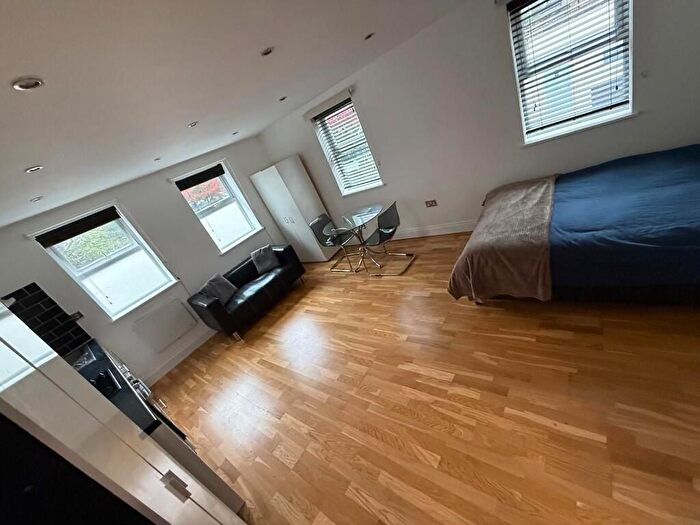 Studio To Rent In London, N7