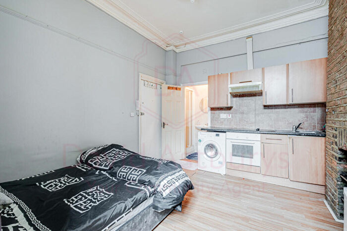 Apartment To Rent In Mazenod Avenue, West Hampstead, London, NW6
