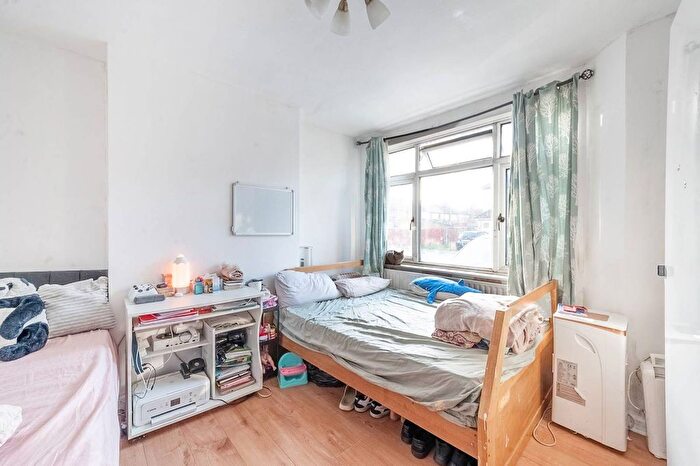 2 Bedroom Maisonette For Sale In Walton Road, Harrow, HA1