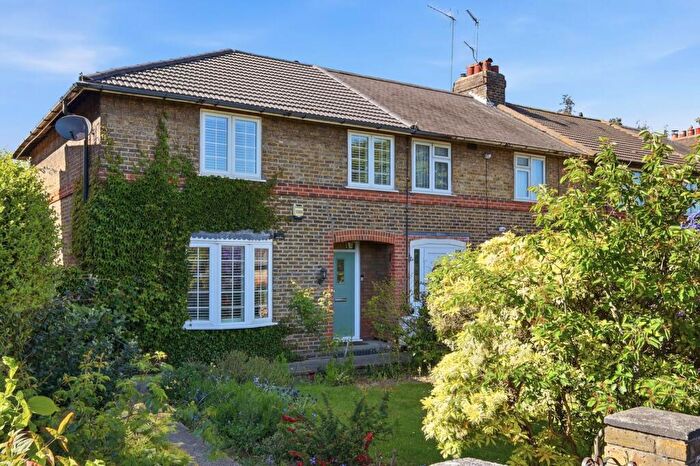 3 Bedroom House For Sale In Rectory Crescent, Wanstead, E11
