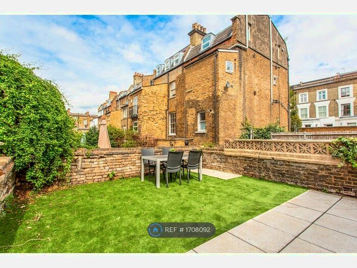 3 Bedroom Flat To Rent In St. John's Hill, London, SW11