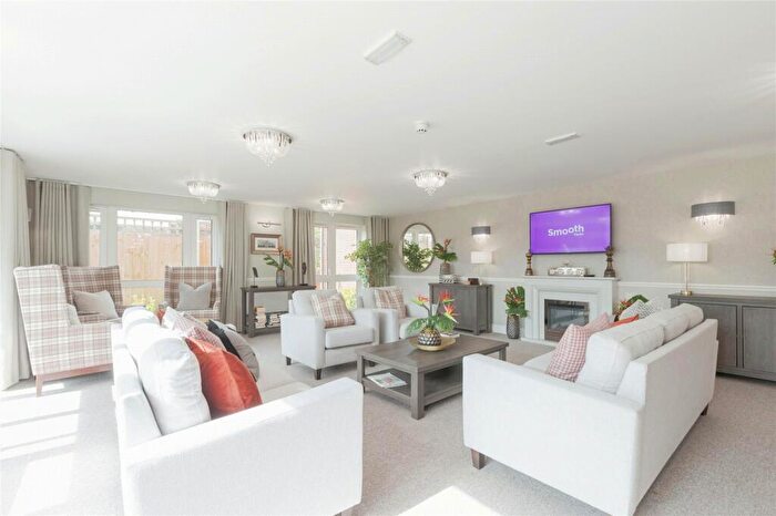 2 Bedroom Flat For Sale In Birchwood Park Avenue, Swanley, Kent, BR8