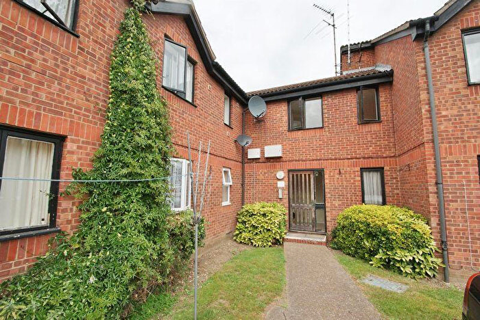 1 Bedroom Flat To Rent In Oakley Close, Grays, Essex, RM20