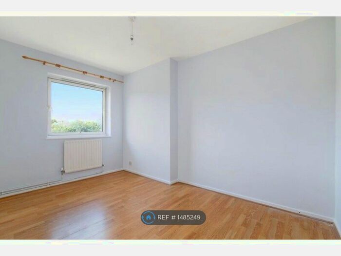 3 Bedroom Flat To Rent In Sewell Road, Abbeywood, SE2