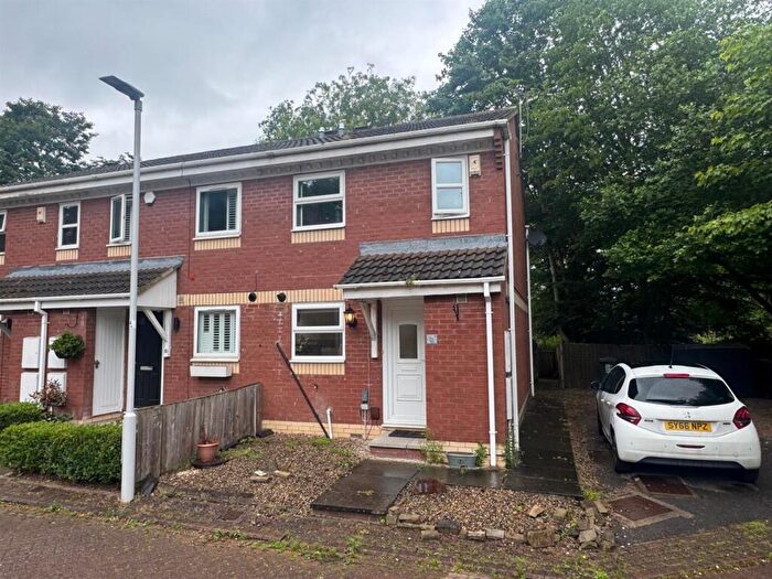 2 Bedroom End Of Terrace House For Sale In Laneside Close, Morley, Leeds, LS27