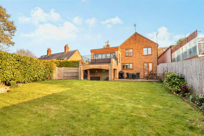 4 Bedroom Detached House For Sale In Main Street, Banbury, OX17
