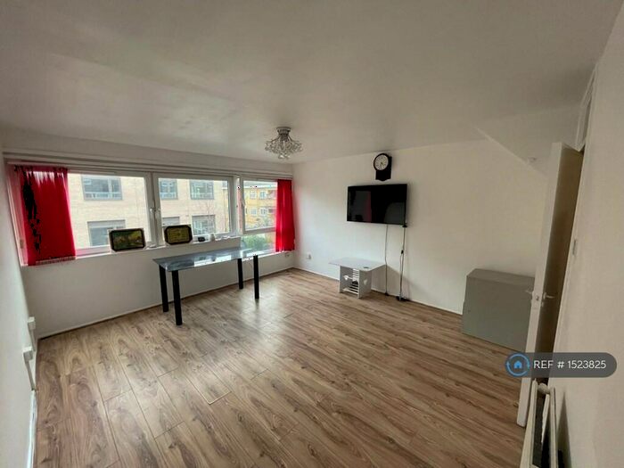 3 Bedroom Flat To Rent In Lunan House, London, E3